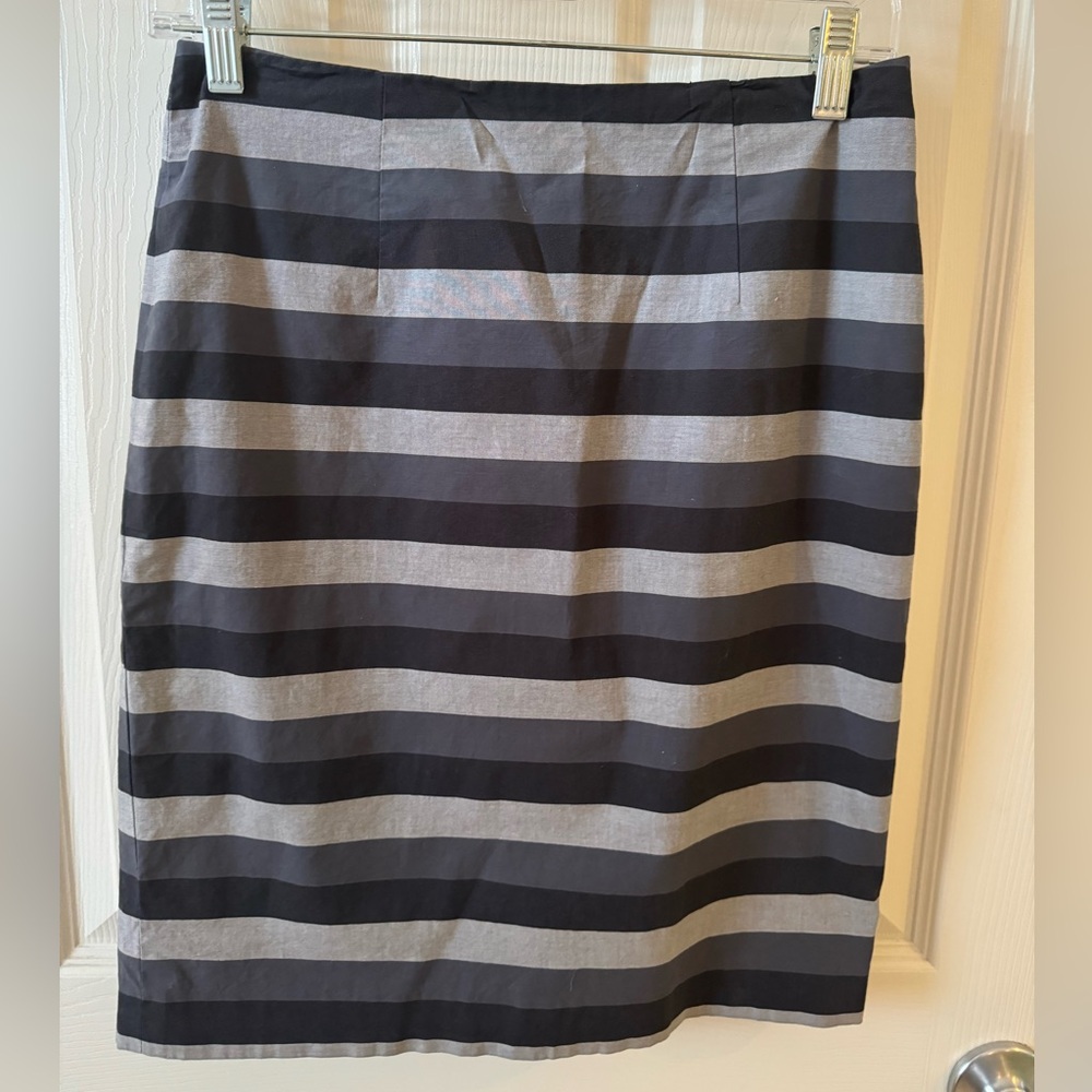 Halogen Black and Gray Skirt Size 2